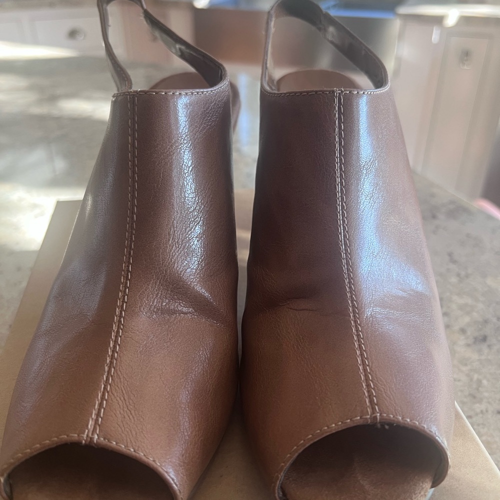 AEROSOLES Tan Women's Peep-Toe Mules - Picture 3 of 9